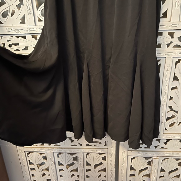 DAZY DARING BLACK SMOOTH BLACK PLEATED FLOWY MIDI SKIRT - Picture 5 of 10